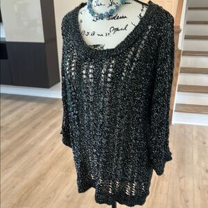 Stylish black knit blouse. SIZE 0X.